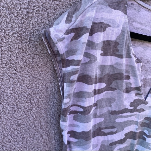 Lucky Brand Light Camo V Neck Knot Front Short Sleeve Shirt Sz L - Picture 4 of 11